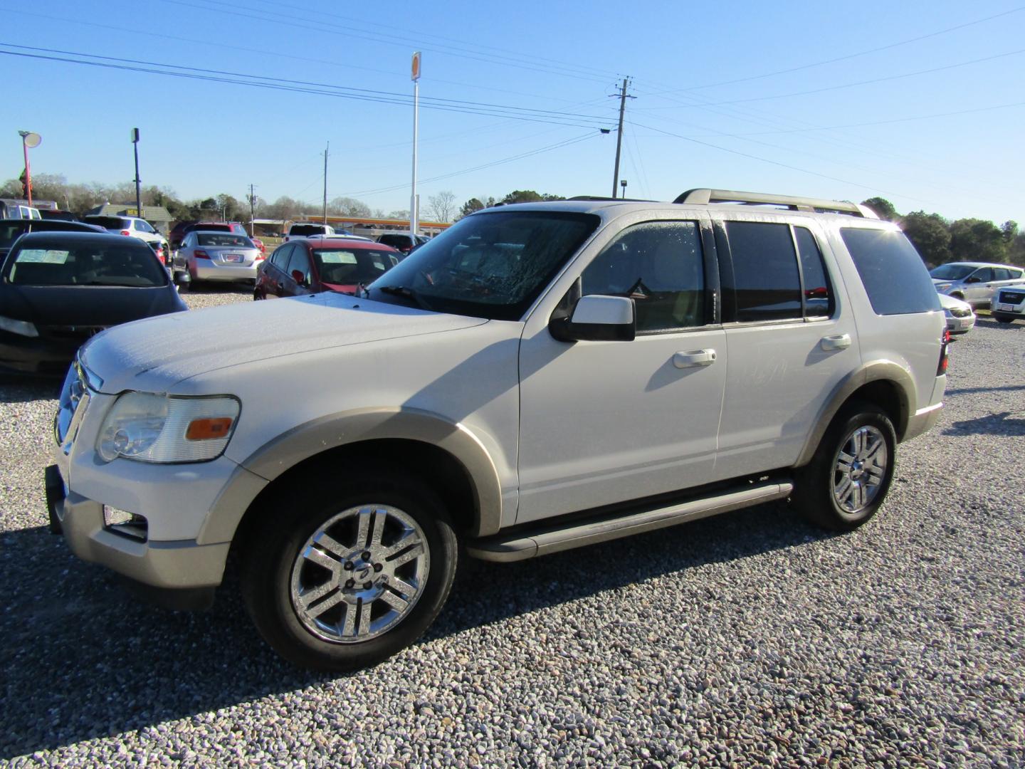 2009 White Ford Explorer Eddie Bauer 4.0L 2WD (1FMEU64E49U) with an 4.0L V6 SOHC 16V engine, Automatic transmission, located at 15016 S Hwy 231, Midland City, AL, 36350, (334) 983-3001, 31.306210, -85.495277 - Photo#2